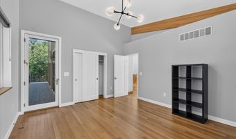 4061 Thornoaks Dr, Ann Arbor, MI 48104