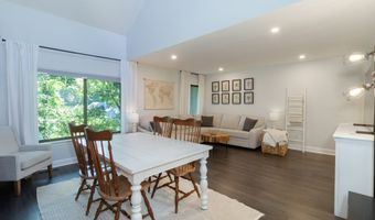 604 Plymouth Colony 604, Branford, CT 06405