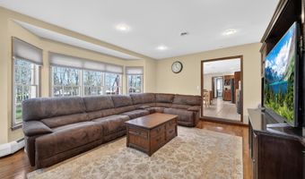 6 Amanda Ct, Airmont, NY 10952