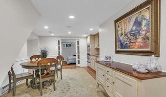 14 Bunker Hill Dr, Middletown, NJ 07748