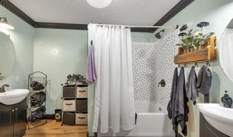 4737 W BROADWAY Dr, Appleton, WI 54913