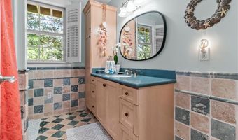 93 Kickemuit Ave, Bristol, RI 02809