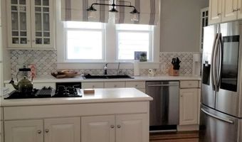 19 Stockholm St, Newport, RI 02840