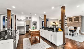 17 Canterbury Ln, Bedford, NH 03110