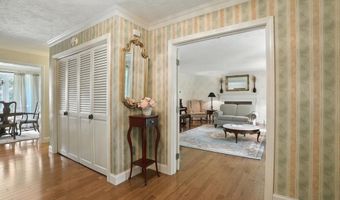 35 Shaw Dr, Bedford, NH 03110