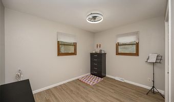 270 E Skyline Dr, Ballwin, MO 63011