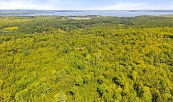 27 Bowling Green Ln, Belfast, ME 04915