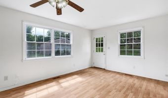 425 Bush Dr, Ballwin, MO 63021