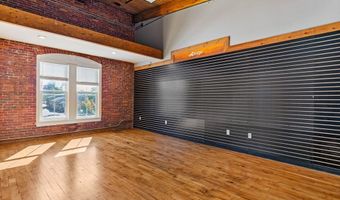 77 Elm St 302, Amesbury, MA 01913