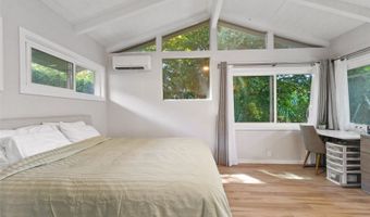 5633 Kanau St, Honolulu, HI 96821
