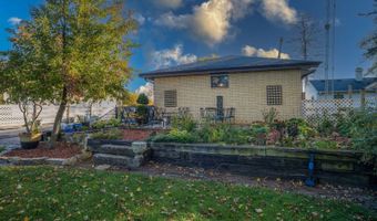 104 Lakewood Dr, Antioch, IL 60002