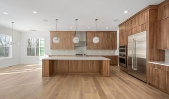 7026 RENITA Ln, Bethesda, MD 20817