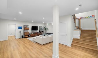9501 WILDOAK Dr, Bethesda, MD 20814