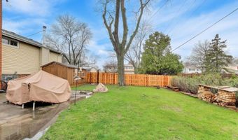 2819 N Kennicott Ave, Arlington Heights, IL 60004