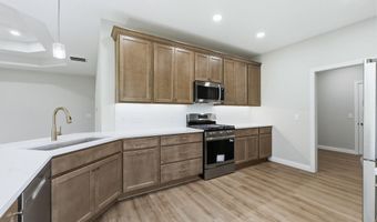 2002 Bogey Ct, Auburn, IN 46706