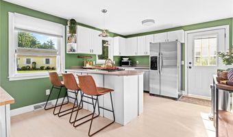 86 Hancock Dr, North Kingstown, RI 02852