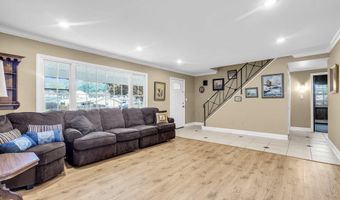 9 Jubilee Cir, Aberdeen, NJ 07747