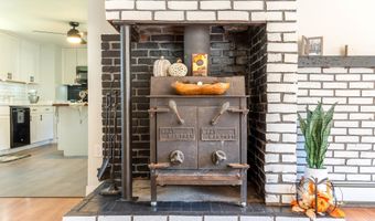 44 Sixth St, Auburn, ME 04210