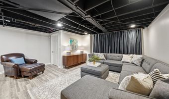 11005 Park Rd, Anchorage, KY 40223