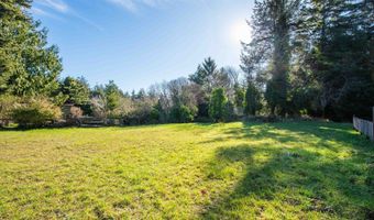 1168 2ND St, Bandon, OR 97411
