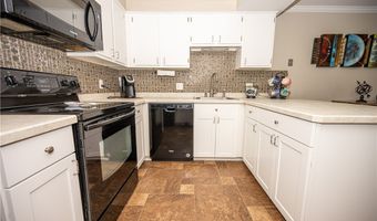2 Southcreek Ct B, Amherst, NY 14051