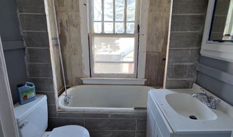 18 Darby St, Bloomfield, CT 06002