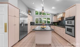 200 Robinhood Rd, Asheville, NC 28804