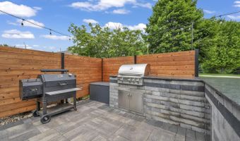 905 Emerald Pines Dr, Arnolds Park, IA 51331
