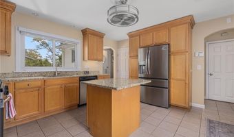 120 Bretton Woods Dr, Cranston, RI 02920