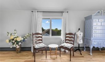 10 J H Dwyer Dr, Middletown, RI 02842