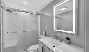 567 Brook Meadow Dr, Ballwin, MO 63021