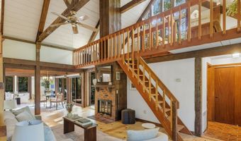 4 Lantern Ln, Bedford, MA 01730