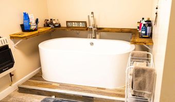 29 Left Fork Bear Track Rd, Beattyville, KY 41311