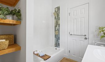 310 East Rd, Belford, NJ 07718