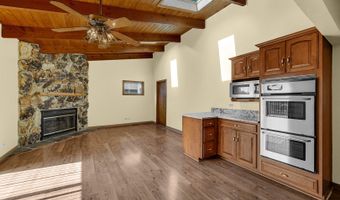 2042 W Spring Ridge Dr, Arlington Heights, IL 60004
