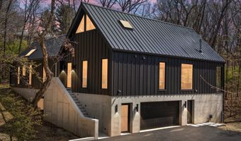 111 E Neptune Ave, Beverly Shores, IN 46301