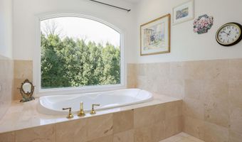 6 Hayes Ct, Atlantic Highlands, NJ 07716