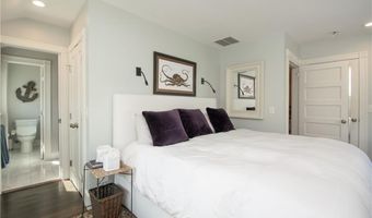 6 Bayside Ave, Newport, RI 02840