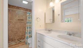 6 Mulberry Dr, Arden, NC 28704