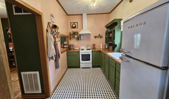 312 W Locust St, Aurora, MO 65605