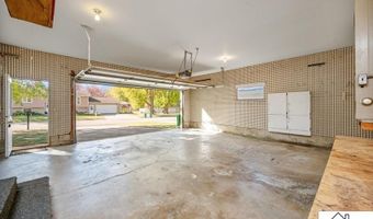 1614 Gateway Dr, Albert Lea, MN 56007