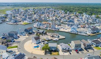 262 Evergreen Dr, Bayville, NJ 08721