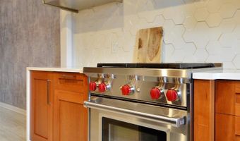 19 W 32ND St 1, Bayonne, NJ 07002