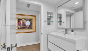 2000 Island Blvd 2006, Aventura, FL 33160