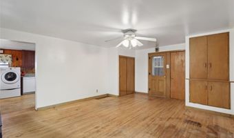 4705 Prairieburg Rd, Anamosa, IA 52205