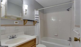 5614 BLOOMFIELD Dr 204, Alexandria, VA 22312