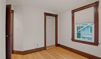 82 Van Zandt Ave, Newport, RI 02840