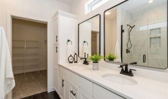 768 Clover Hill Dr, North Liberty, IA 52317