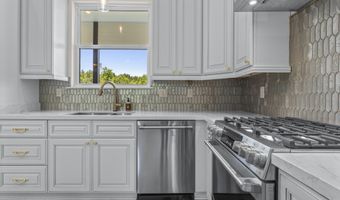 100 Blue Ridge Ct, Bay St. Louis, MS 39520