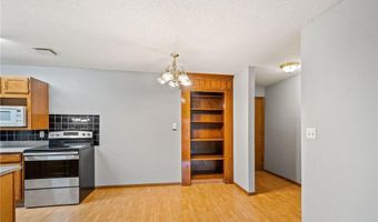 4 Pine Tree Dr 223, Arden Hills, MN 55112